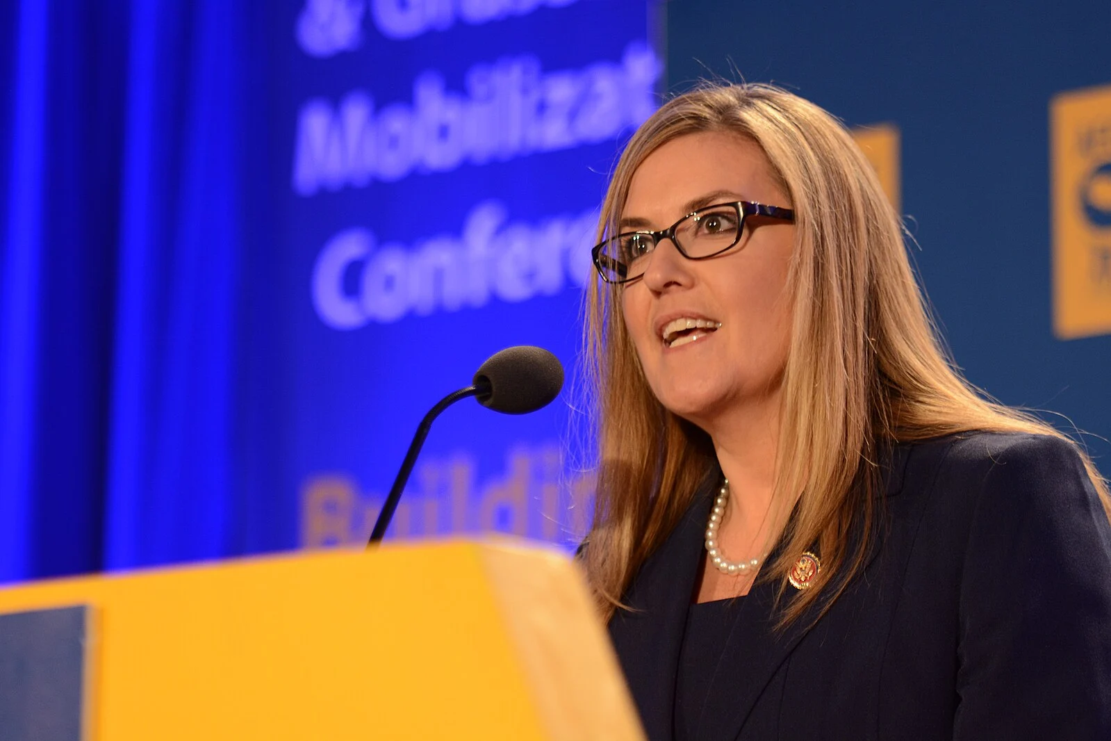 Milletvekili Jennifer Wexton, Tarihi AI-Üretilen Konuşmayı Gerçekleştiriyor