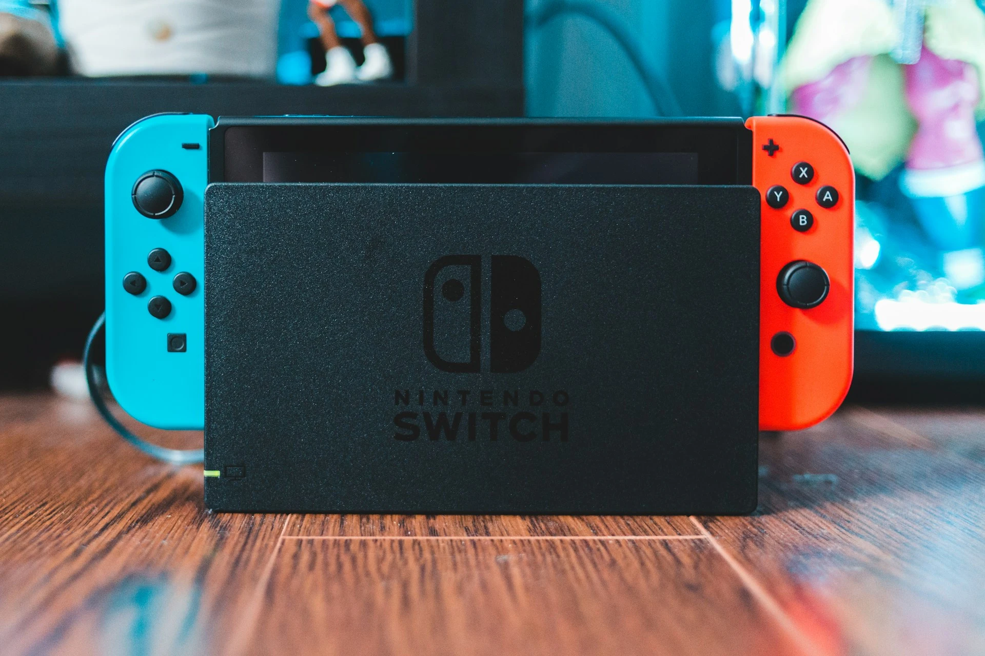 Nintendo, Nihayet Switch İçin bir Joy-Con Şarj Standı Başlatıyor