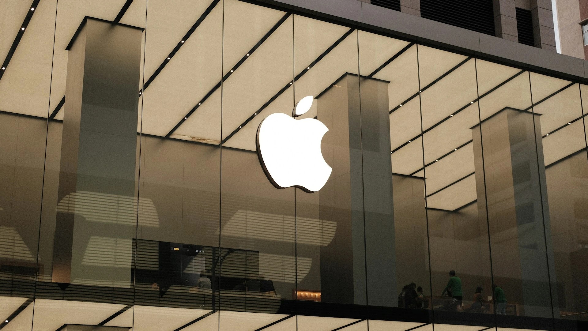 Büyük Siteler, Apple İstihbarat Eğitiminden Çekiliyor