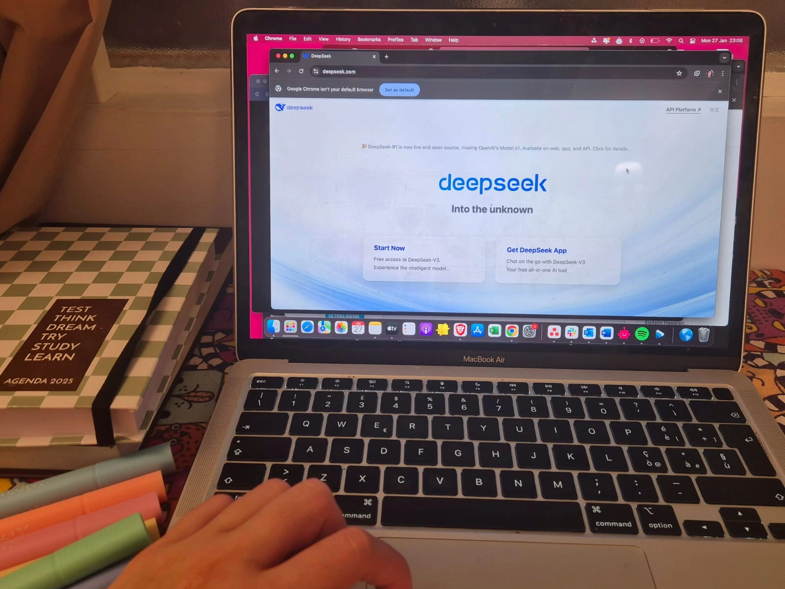 DeepSeek, Siber Saldırılarının Ardından Kayıtları Kısıtlıyor