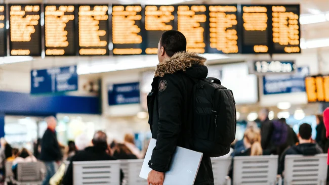 AI Ajanları, Booking, Expedia ve Airbnb&rsquo;nin İş Modellerini Tehdit Ediyor