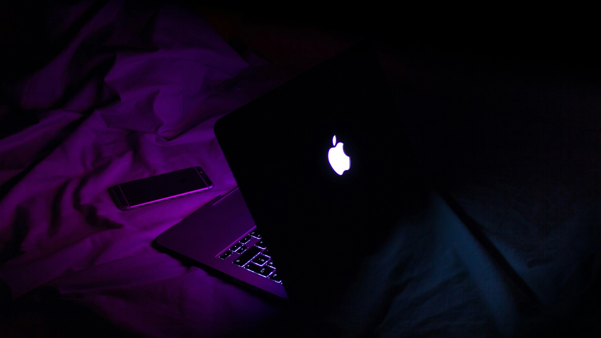 Rapor, A&ccedil;ık Kaynaklı Zararlı Yazılımın Pornografi İzlerken Kurbanların G&ouml;r&uuml;nt&uuml;lerini Yakaladığını Ortaya Koyuyor